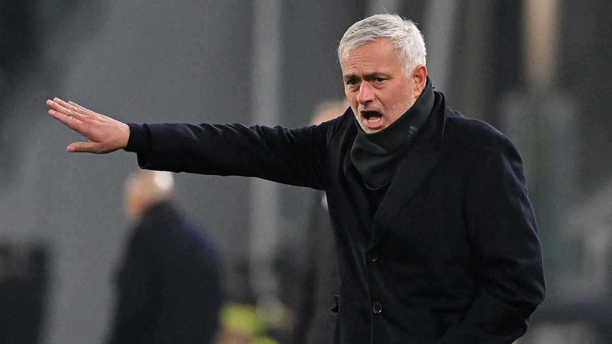 رقمي معقد.. مورينيو يكشف سبب عدم تواصله مع أربيلوا 