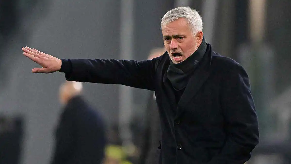 رقمي معقد.. مورينيو يكشف سبب عدم تواصله مع أربيلوا