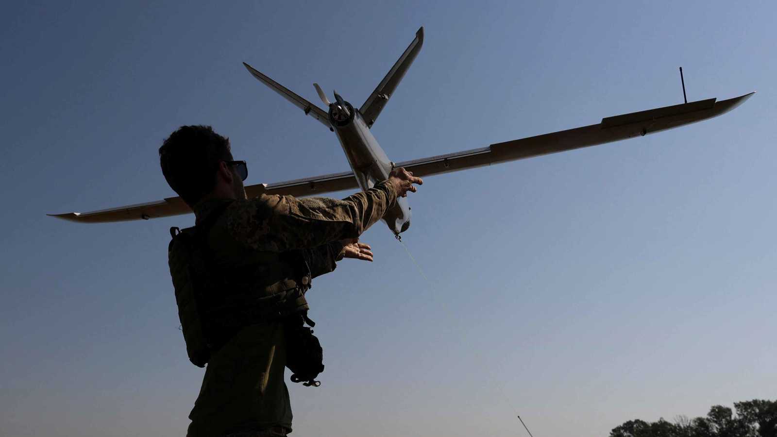 221 مسيّرة تشعل سماء موسكو.. روسيا تتصدى لهجوم أوكراني عنيف