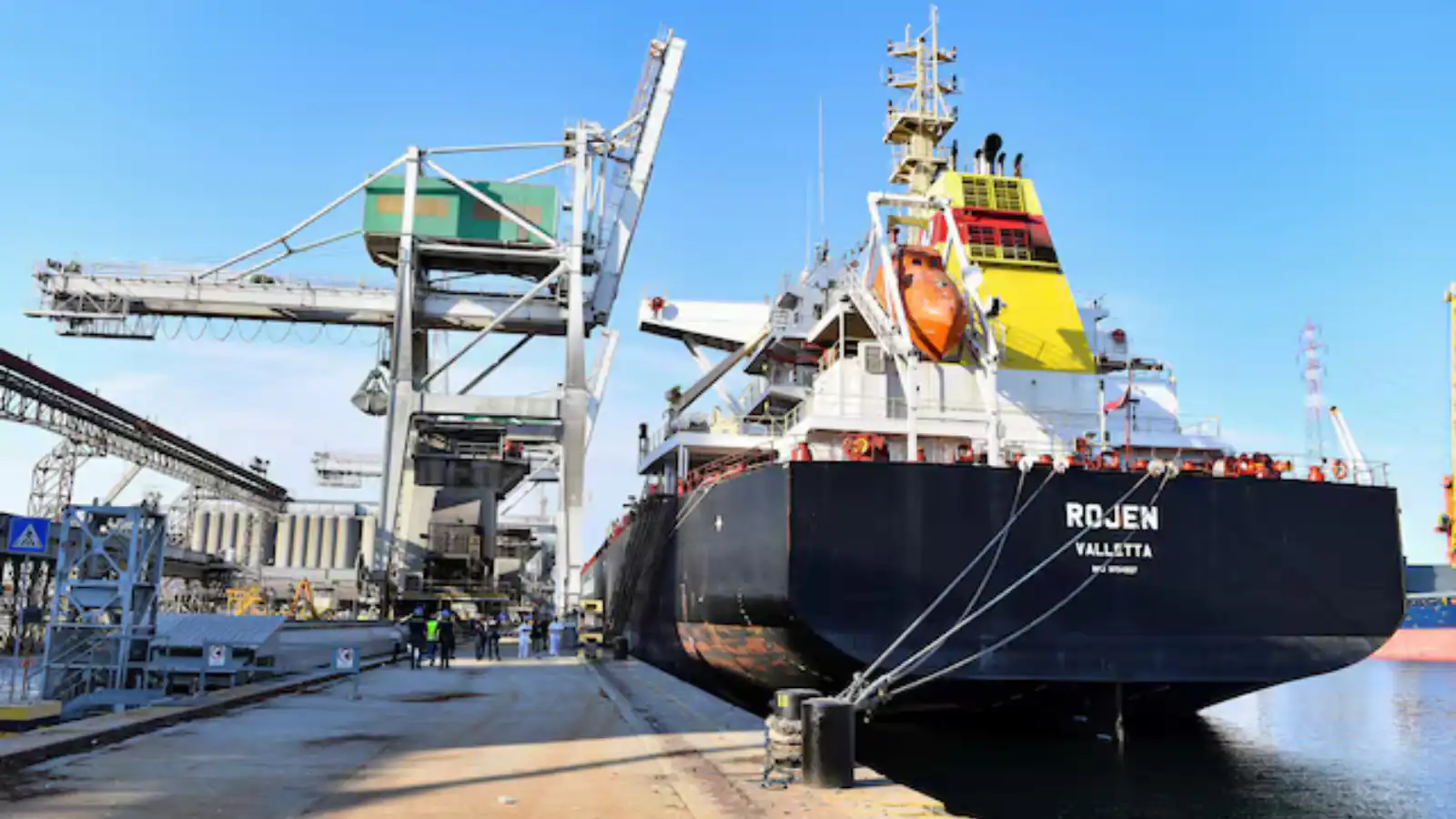 تحملان متفجرات.. ميناء إيطالي يرفض دخول شاحنتي سلاح لإسرائيل (فيديو)