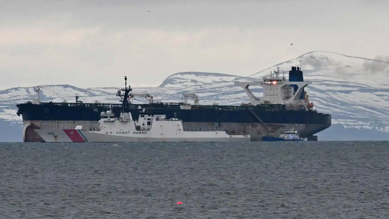 تصعيد بحري.. بريطانيا تهدد بالاستيلاء على ناقلة من "الأسطول الروسي"