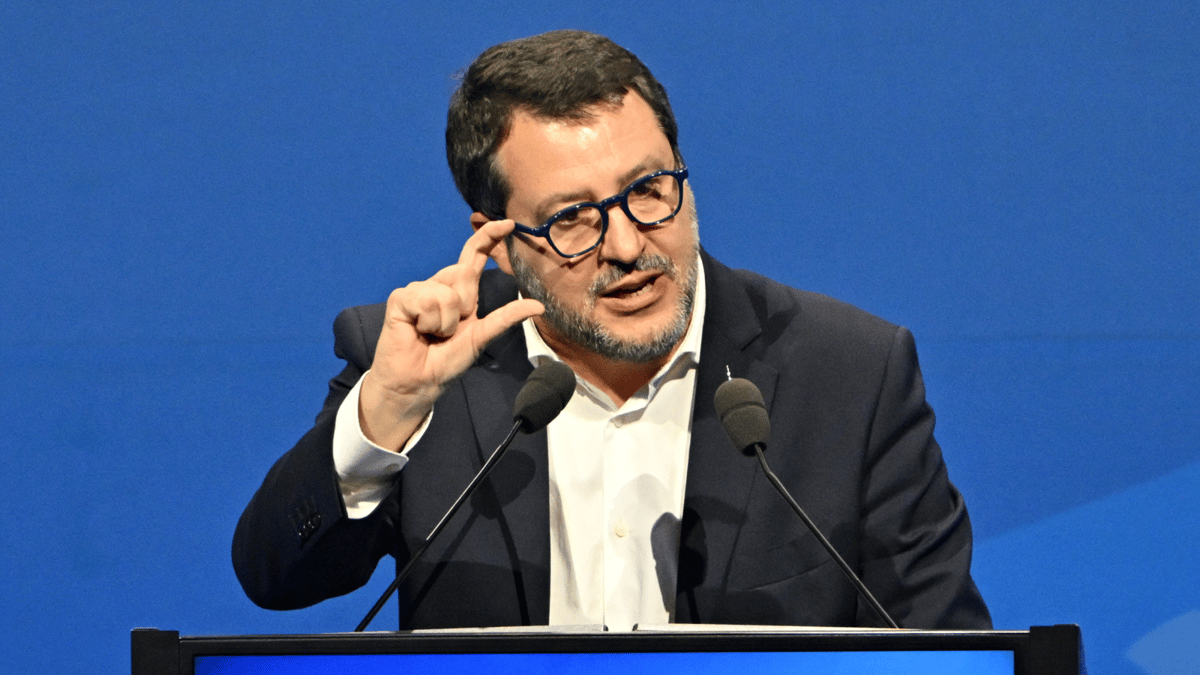 سالفيني يهاجم ماكرون: "خطير وبحاجة إلى تلقي العلاج"