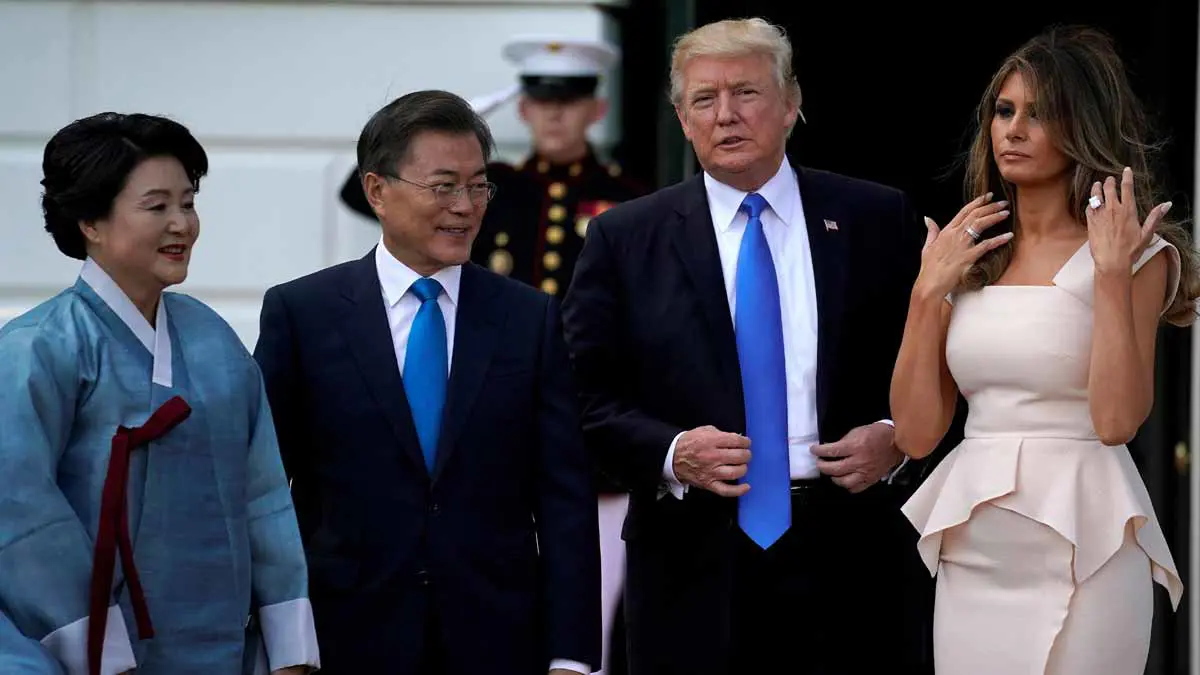 ترامب يقول إنه سيناقش مع مون احتمال عقد "لقاءات جديدة" مع زعيم كوريا الشمالية