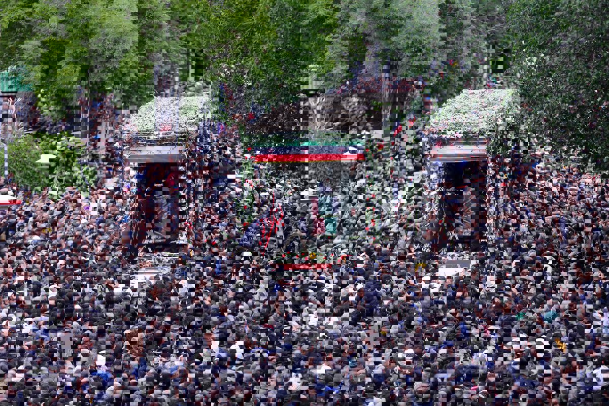 ما دلالة مرور جثامين طائرة رئيسي بـ4 مدن إيرانية؟