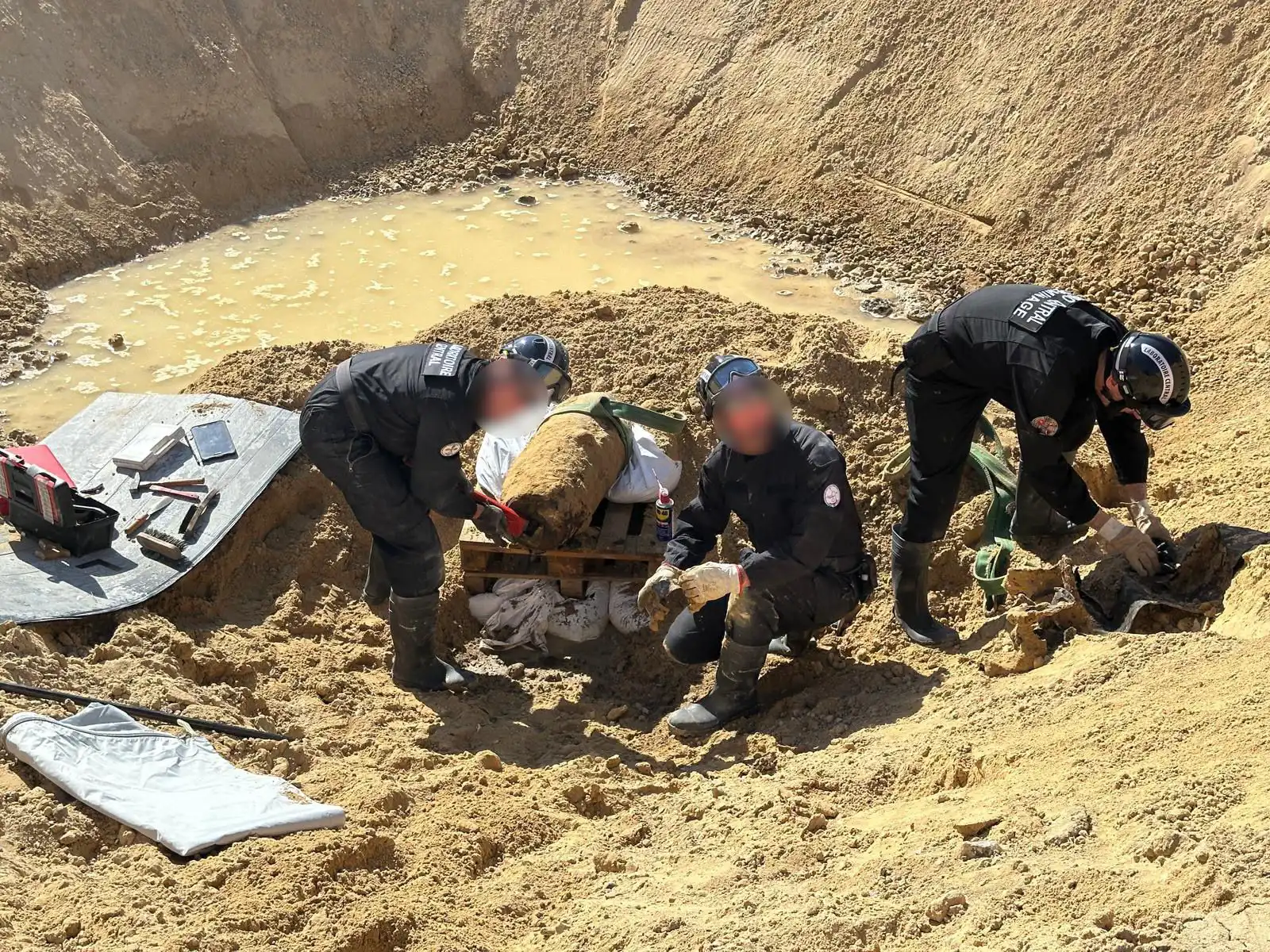 محاولات نزع صمام القنبلة