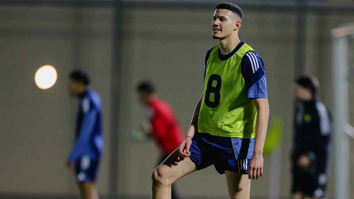 خبير قانوني يحسم الجدل حول صحة مشاركة عبدالله الحمدان ضد الاتحاد