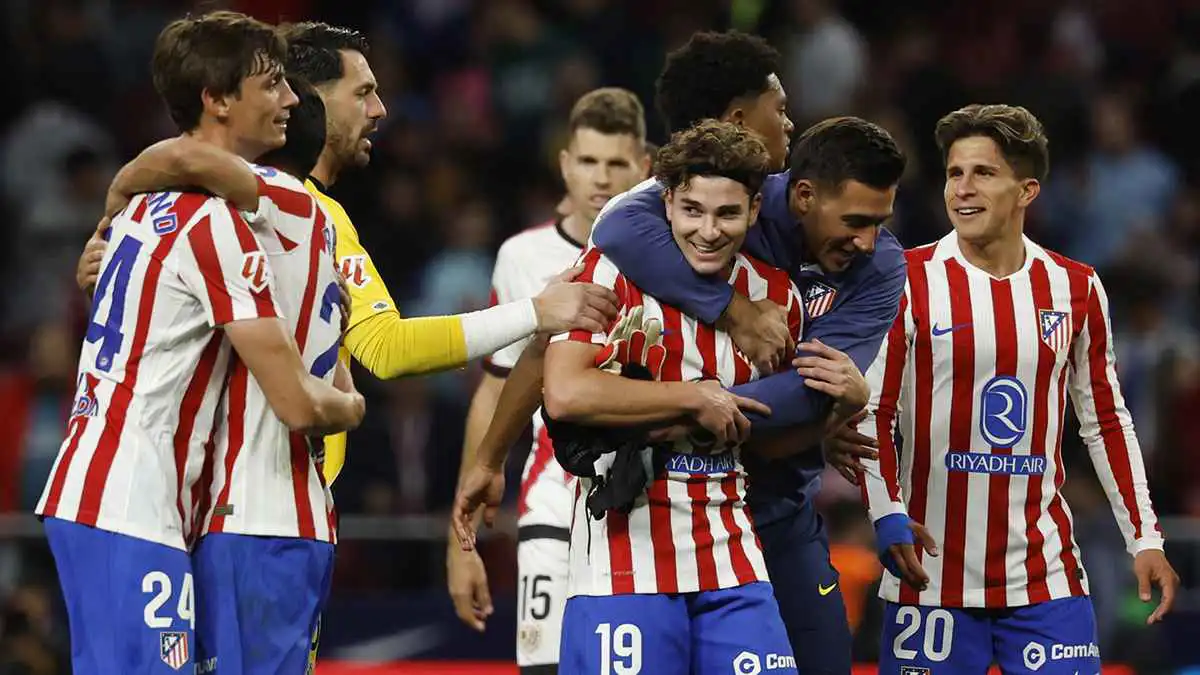 لماذا غادر لاعبو أتلتيكو مدريد ملعب آرسنال "دون استحمام"؟