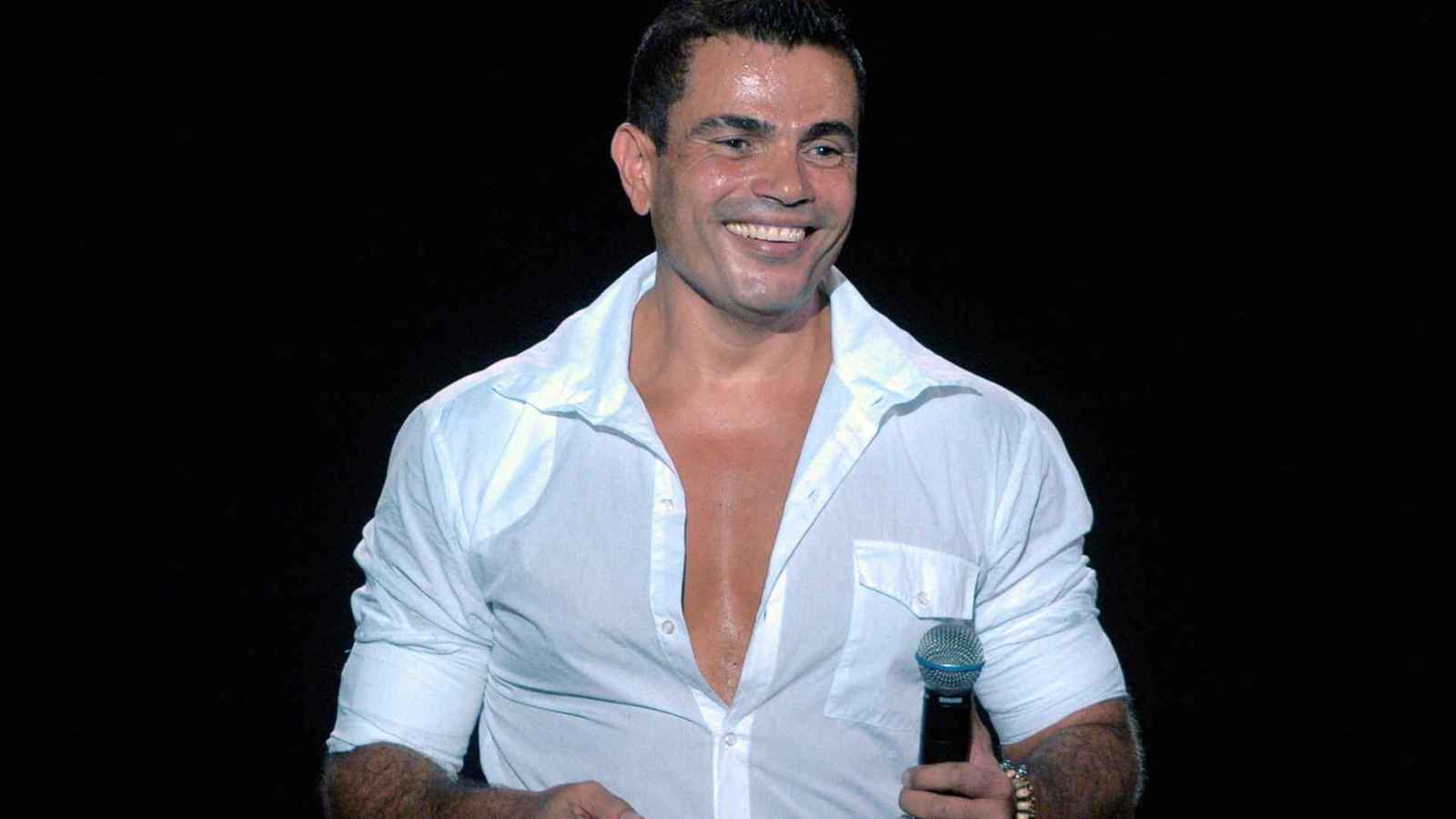 ما سرّ بقاء عمرو دياب متربعًا على عرش الطرب لأكثر من 40 عامًا؟