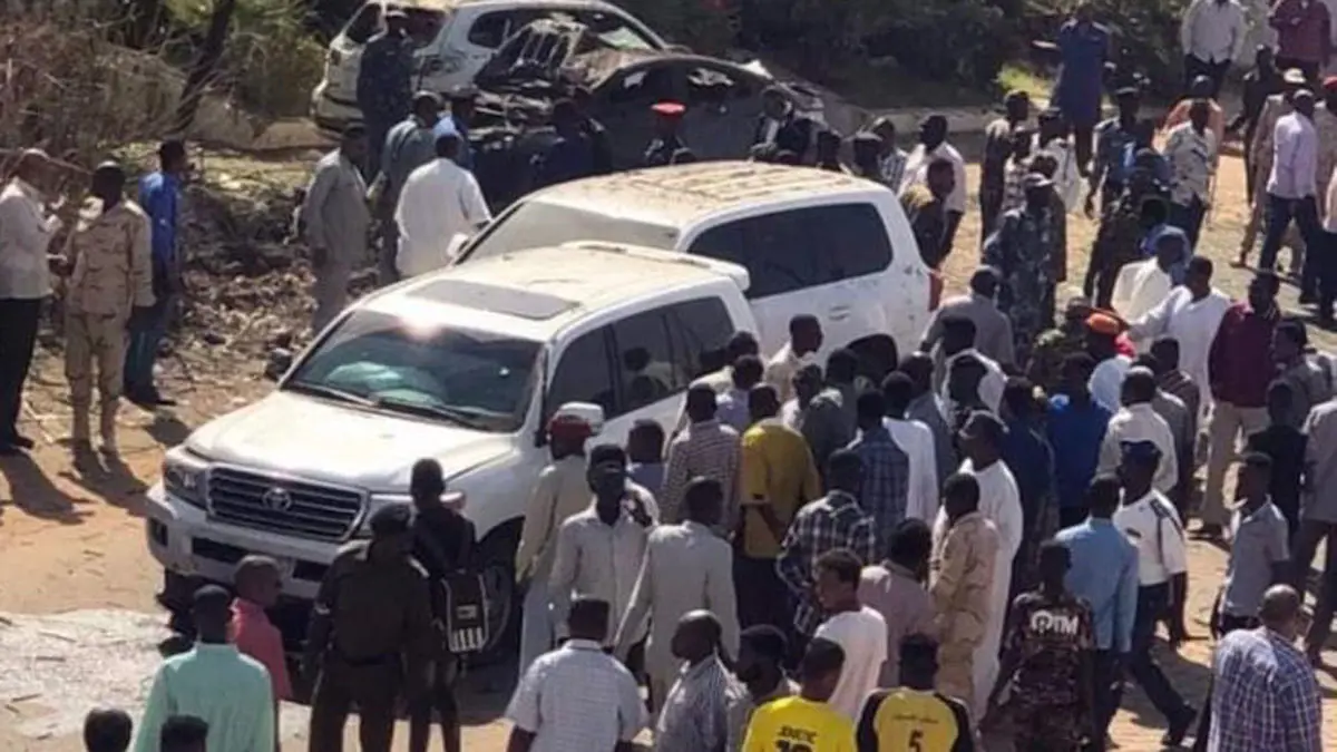 اللقطات الأولى لاستهداف موكب رئيس وزراء السودان عبد الله حمدوك (فيديو)