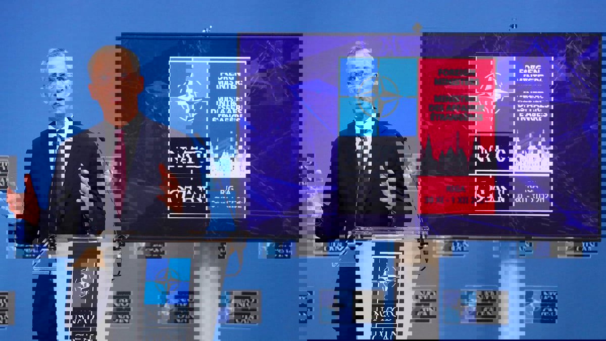 "الناتو" يتوعد روسيا بدفع ثمن باهظ لو هاجمت أوكرانيا