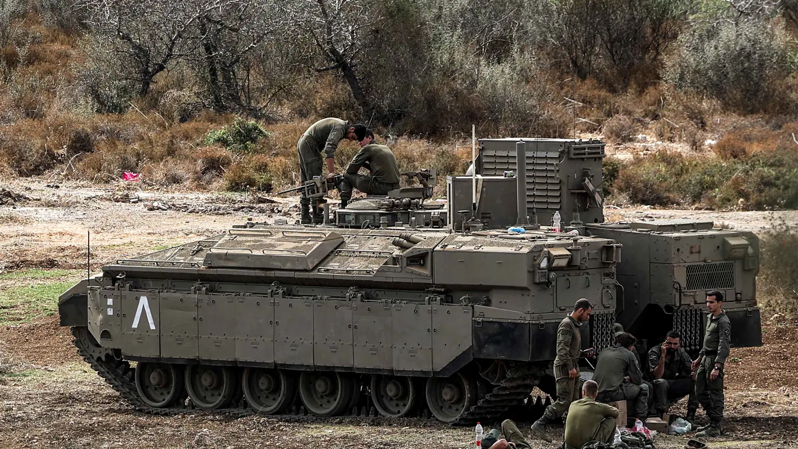 إعلام عبري: مقتل جندي إسرائيلي و"إصابات عديدة" على الحدود مع لبنان