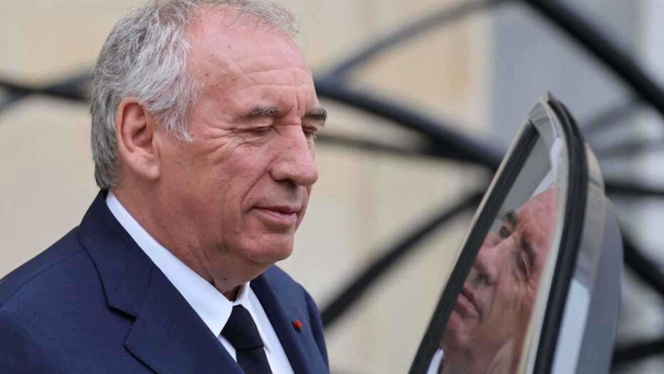 أزمات مالية وسياسية.. "مقامرة" بايرو تضع فرنسا على حافة الفوضى