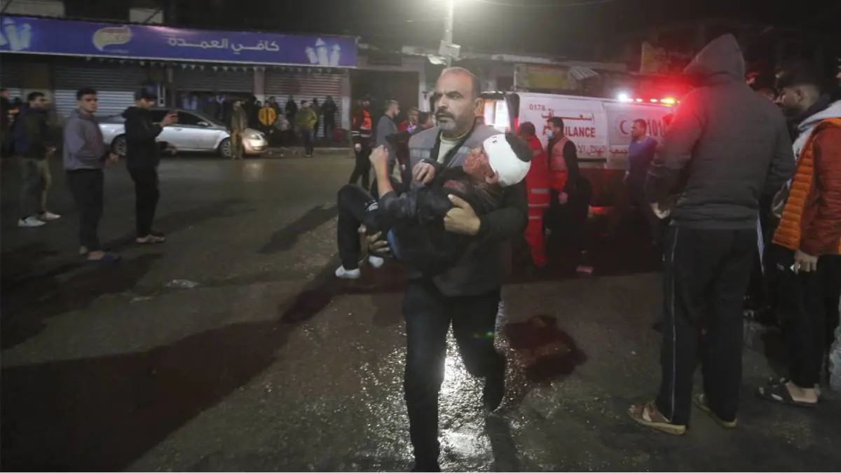 الجيش الإسرائيلي يقصف مركزاً صحياً بجباليا شمال قطاع
 غزة