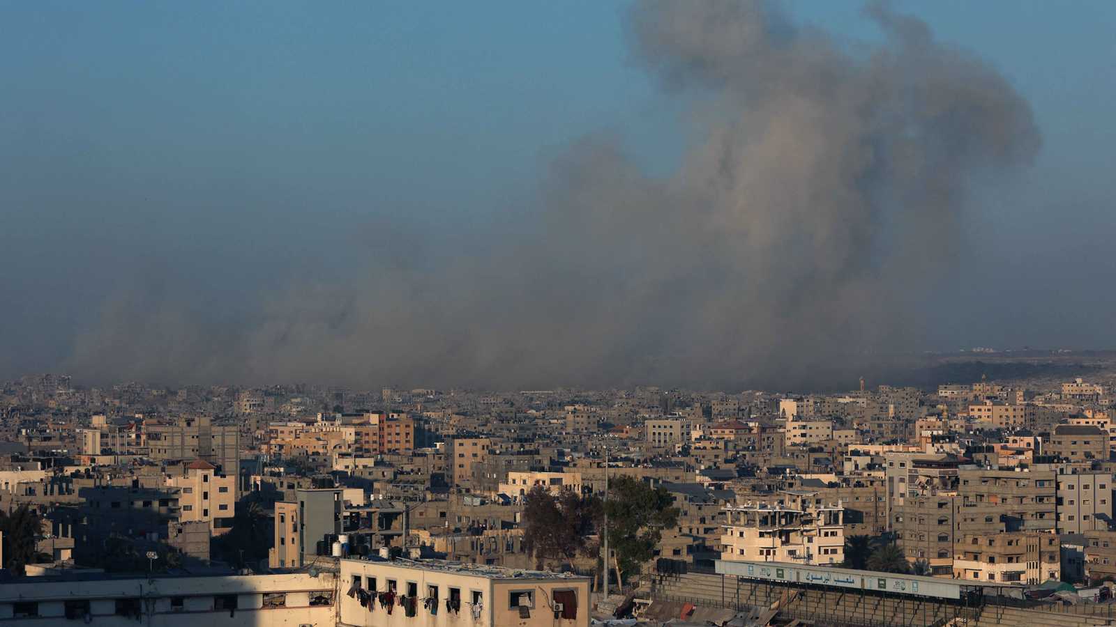 بينهم 7 أطفال.. غارات إسرائيلية تقتل 18 فلسطينياً في مدينة غزة