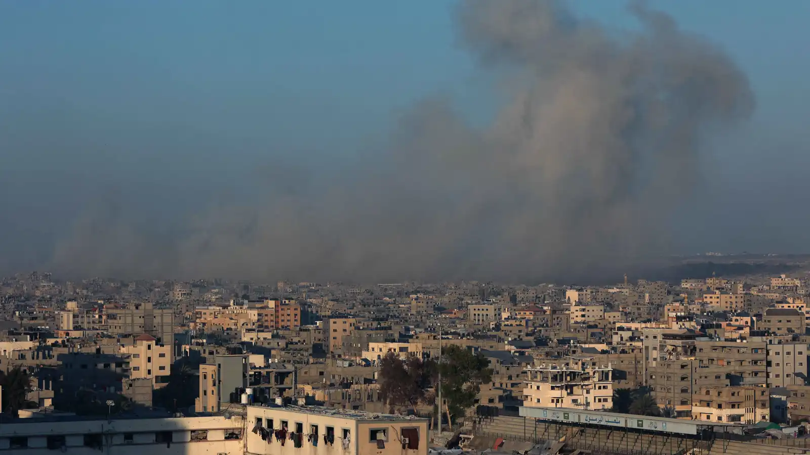 بينهم 7 أطفال.. غارات إسرائيلية تقتل 18 فلسطينياً في مدينة غزة