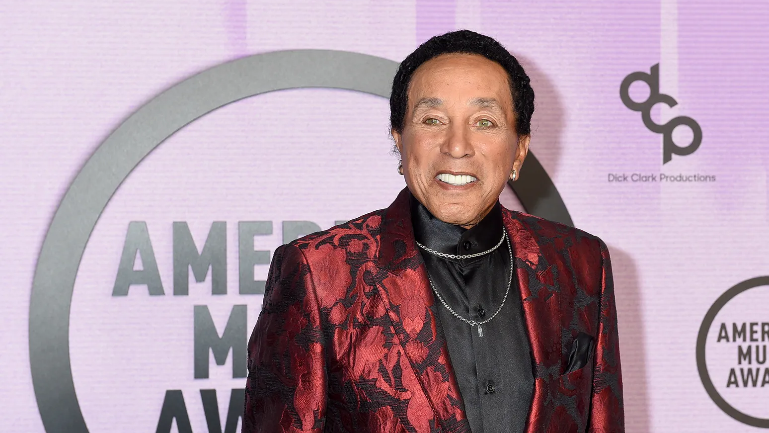 بعد اتهامه بالتحرش.. سموكي روبنسون يرفع دعوى مضادة بـ500 مليون دولار