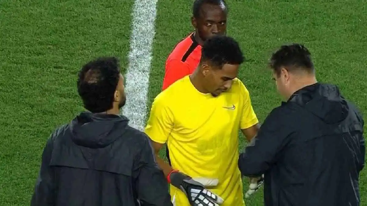 دقائق جنونية.. سيف الجزيري يحرس مرمى الزمالك أمام أوتوهو  (فيديو)