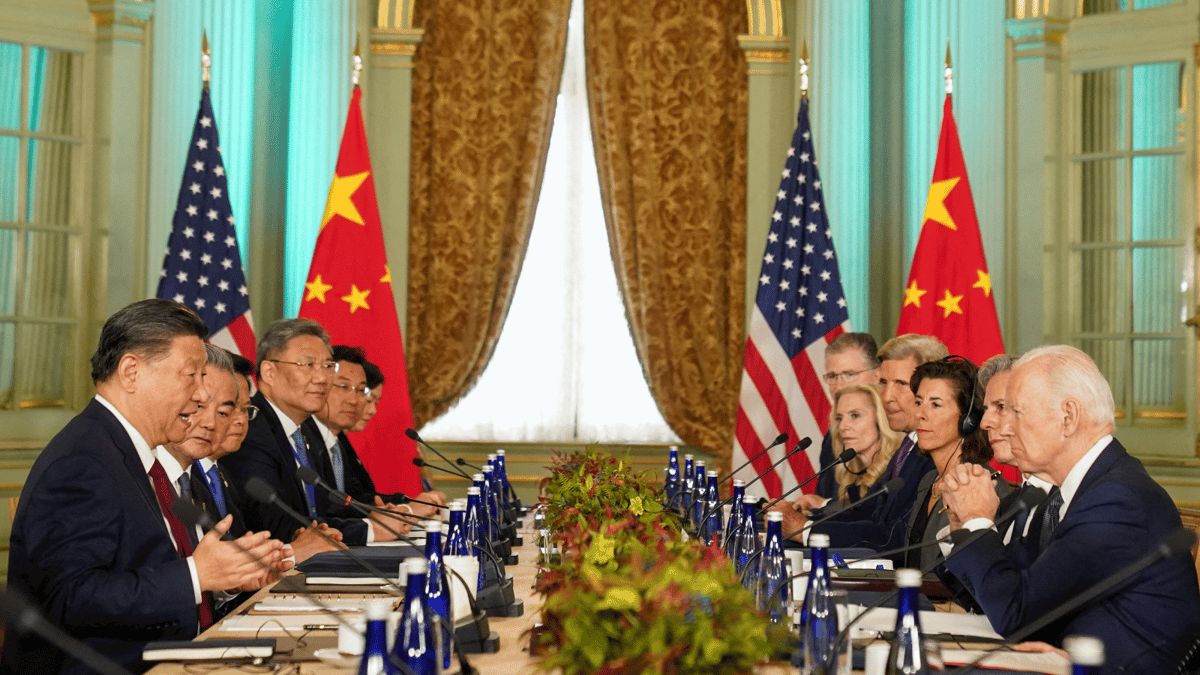 "الغارديان": أسعار الفائدة والمواجهة الأمريكية الصينية أبرز محددات اقتصاد 2024