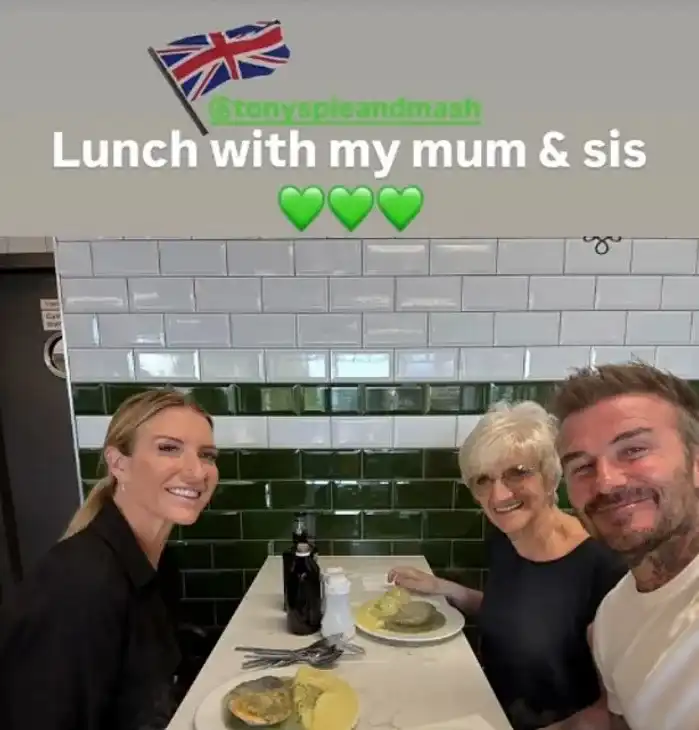 بيكهام ووالدته