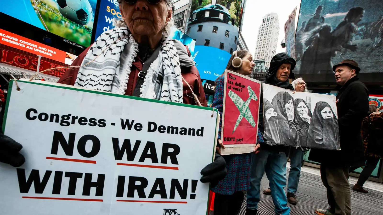 استطلاع: ثُلث الأمريكيين يؤيدون نشر قوات خاصة في إيران