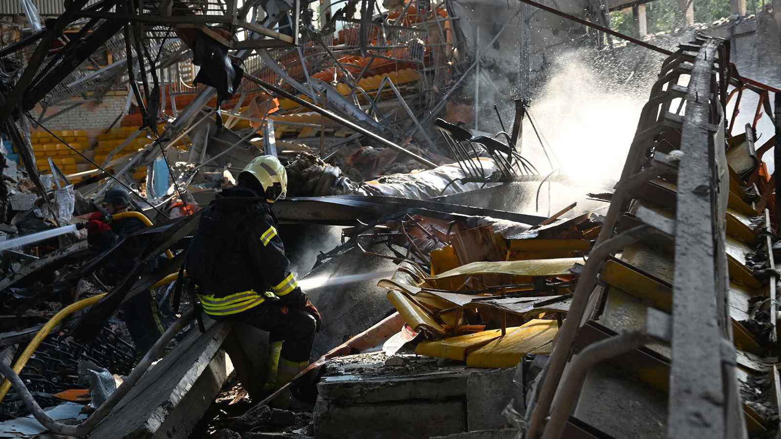 انفجار في مصفاة "توبراش" النفطية بتركيا (فيديو)