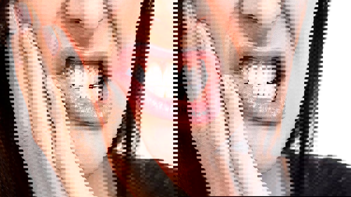 دراسة تكشف صلة مباشرة بين أمراض اللثة وارتفاع ضغط الدم