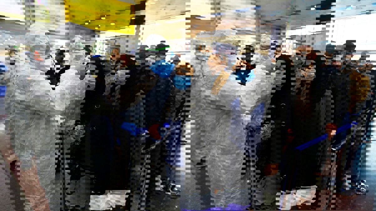 البحرين تبدأ إجلاء مواطنيها من إيران بسبب "كورونا"