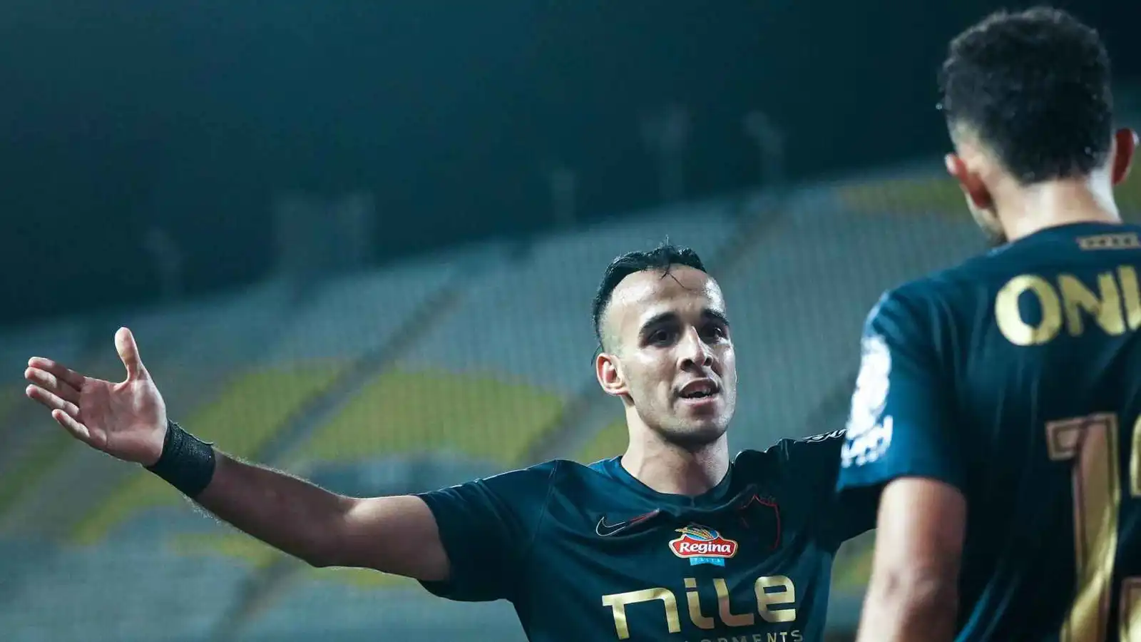 ناصر منسي يوجه ضربة موجعة لثلاثي الأهلي المصري