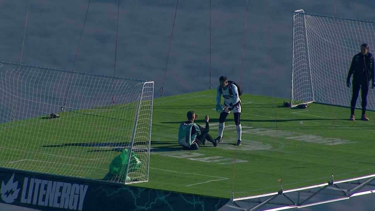 “كرة قدم في السماء”.. فيديو مذهل يحقق ملايين المشاهدات