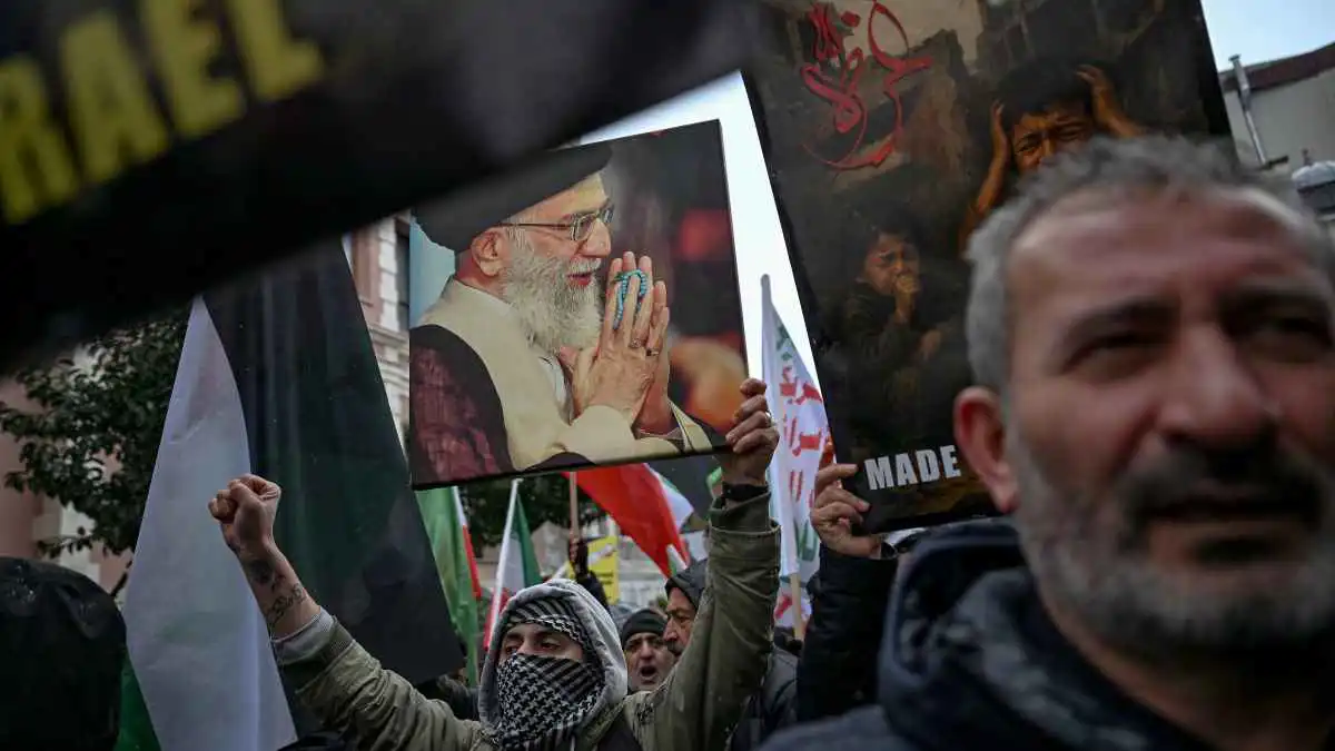 نبوءة "الموساد".. نظام خامنئي سيسقط في هذا التوقيت