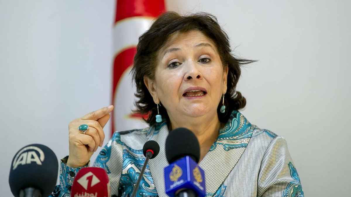 القضاء التونسي يصدر أمر اعتقال بحق رئيسة هيئة حكومية