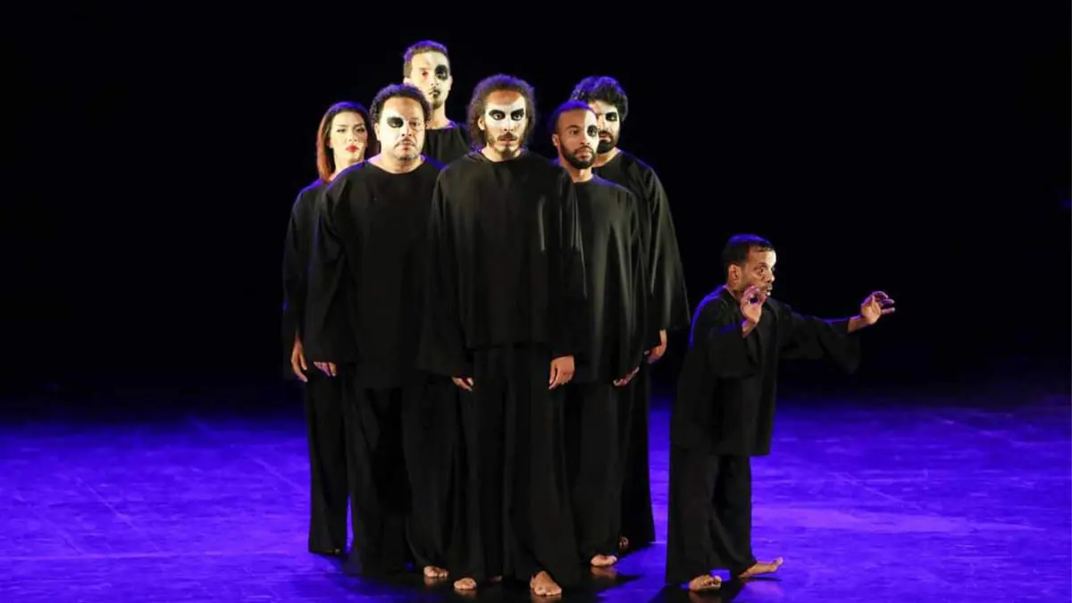 مسرحية "كابوس أينشتاين".. رؤية فلسفية لعلاقة الإنسان بالزمن