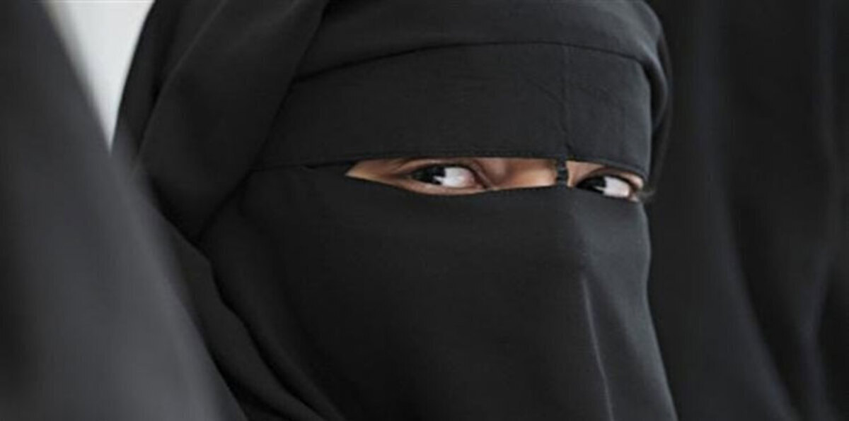 تونس.. اعتقال طالبة منقّبة باركت تفجير حافلة الأمن الرئاسي