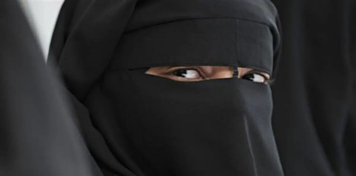 تونس.. اعتقال طالبة منقّبة باركت تفجير حافلة الأمن الرئاسي