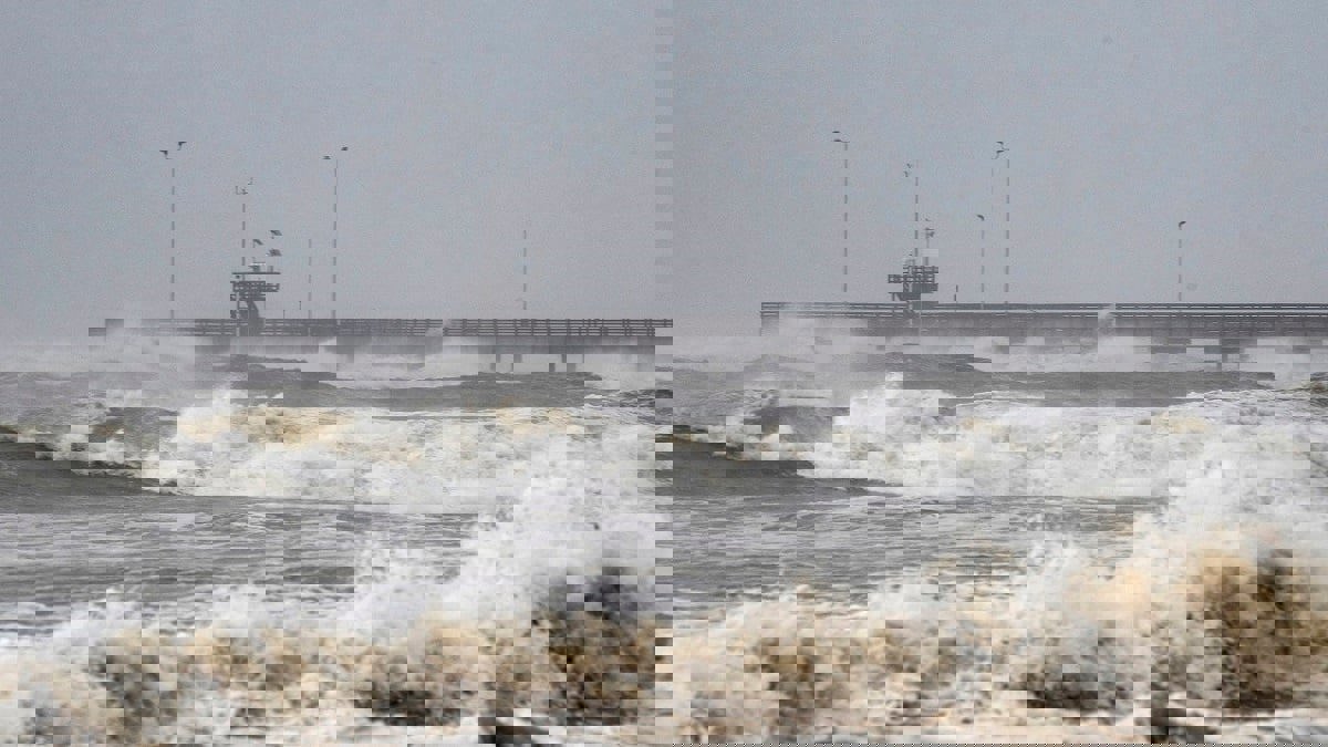 الإعصار دوغلاس يقترب من جزر هاواي الأمريكية (فيديو وصور)