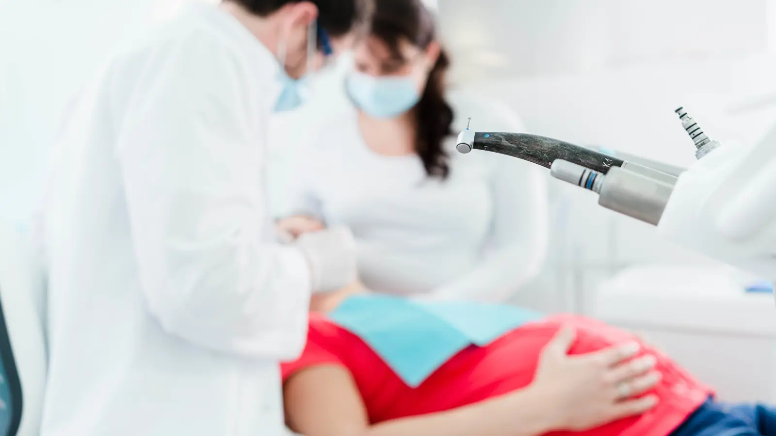 هل زيارة طبيب الأسنان "آمنة" أثناء الحمل؟