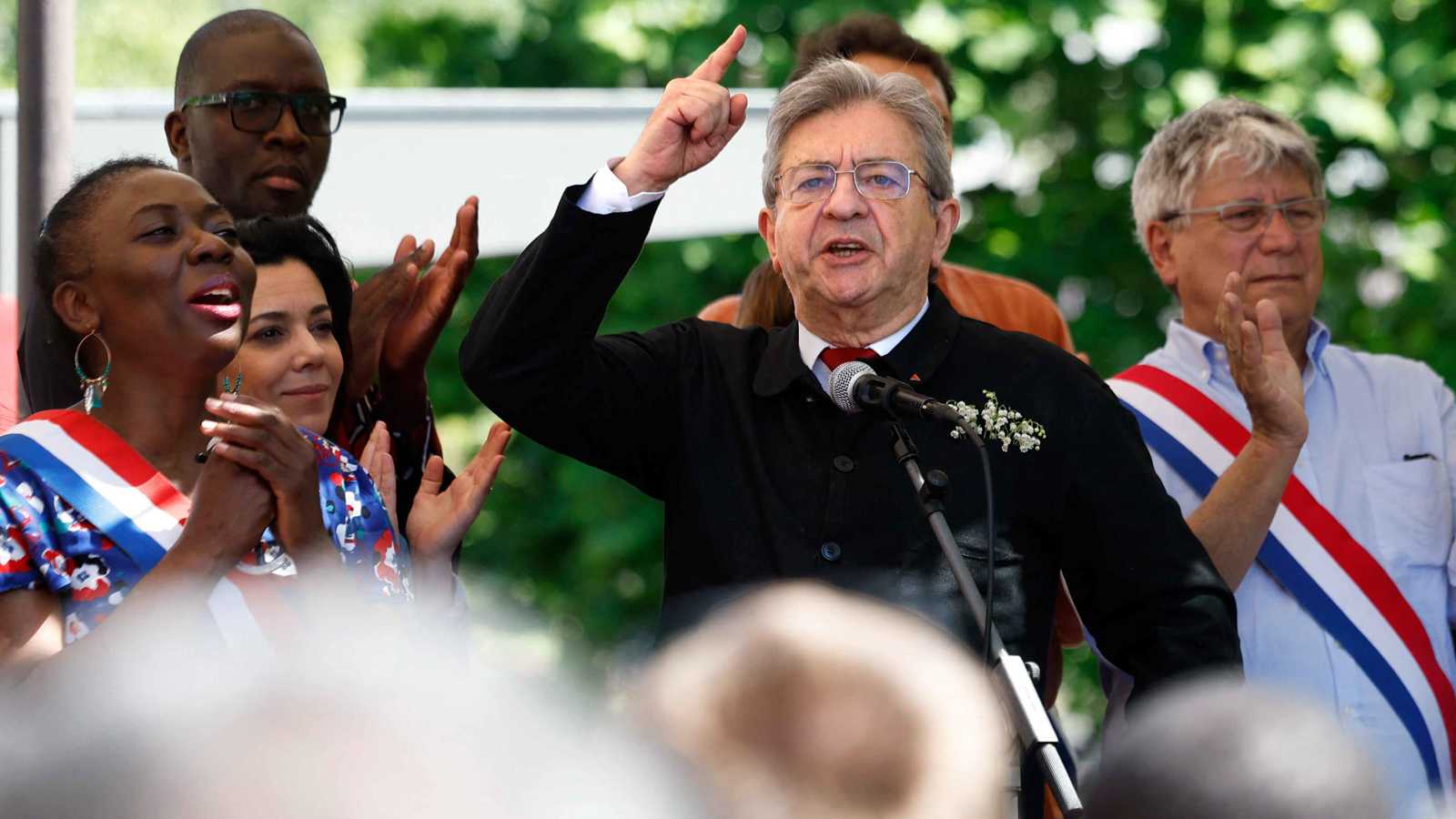 بـ"تعبئة الشارع".. حزب "فرنسا الأبية" يحشد لإسقاط حكومة بايرو