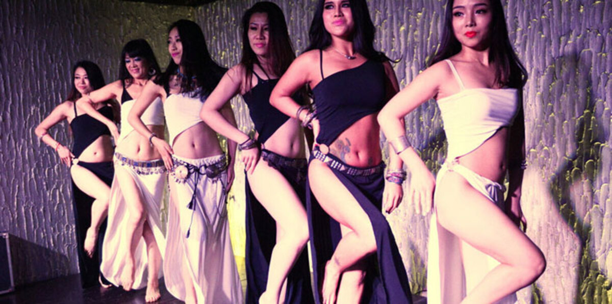 بالفيديو.. راقصة محجبة تثير حيرة رواد مواقع التواصل الاجتماعي