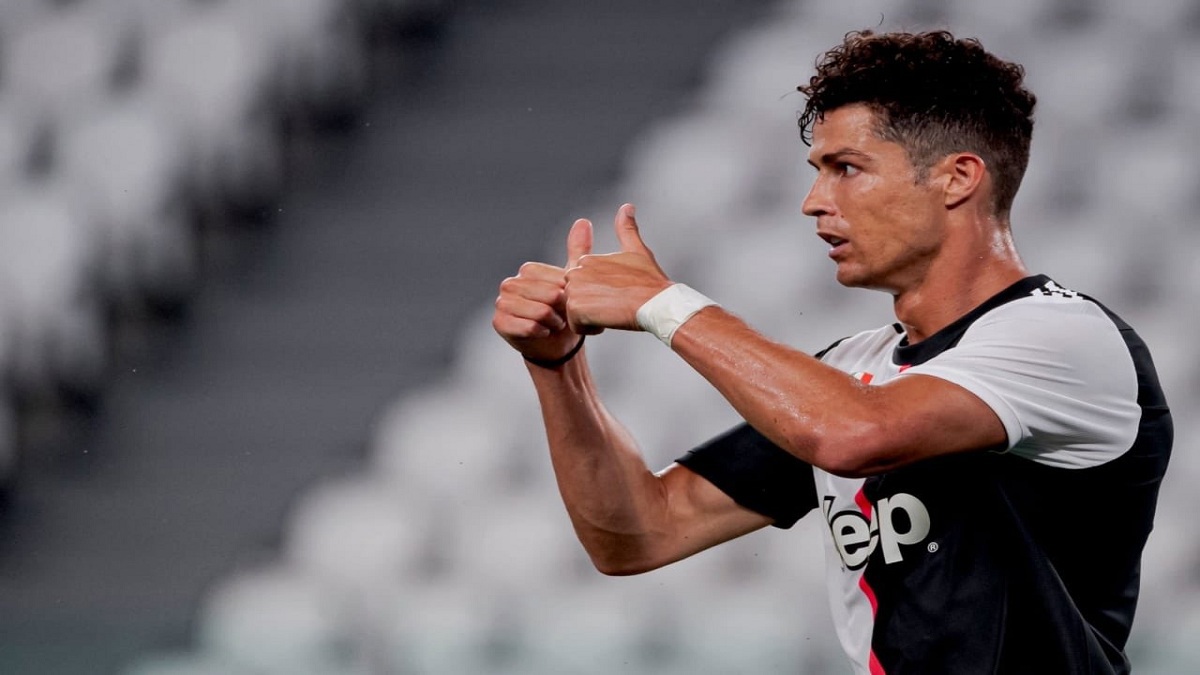 كريستيانو رونالدو يصنع التاريخ.. أول لاعب يسجل 50 هدفا في الـ3 مسابقات الدوري الكبرى‎