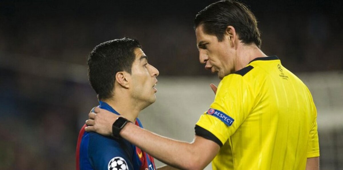 اليويفا يبحث إيقاف حكم ملحمة برشلونة وباريس سان جيرمان