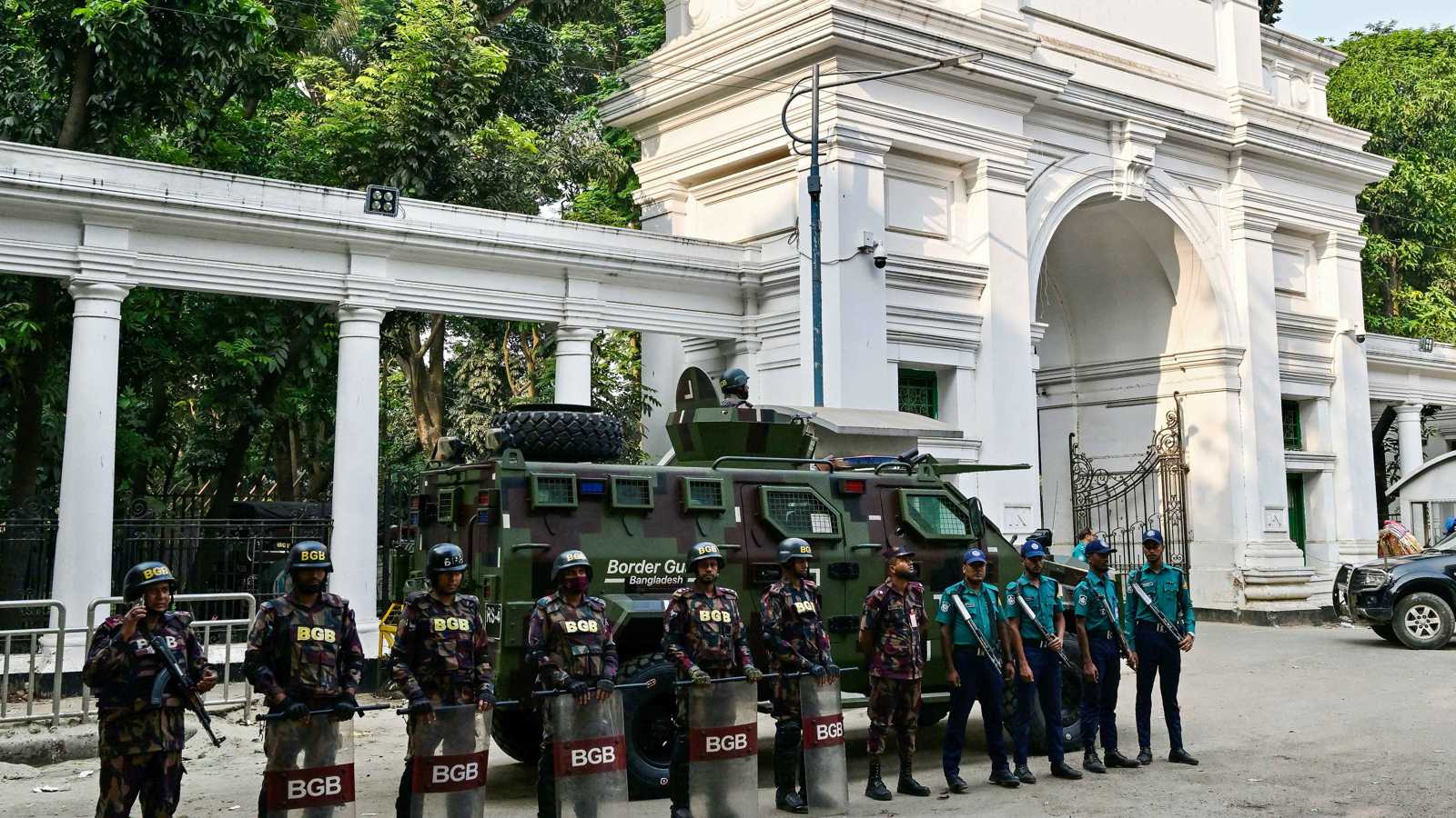 وسط إجراءات مشددة.. بنغلادش تحبس أنفاسها قبل صدور حكم ضد الشيخة حسينة