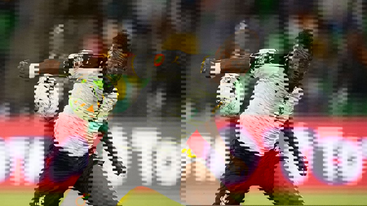 أعرف لاعبين ذهبوا إلى المقابر لانتشال الجثث.. أسامواه جيان يكشف قصصا مثيرة عن السحر في ملاعب الكرة