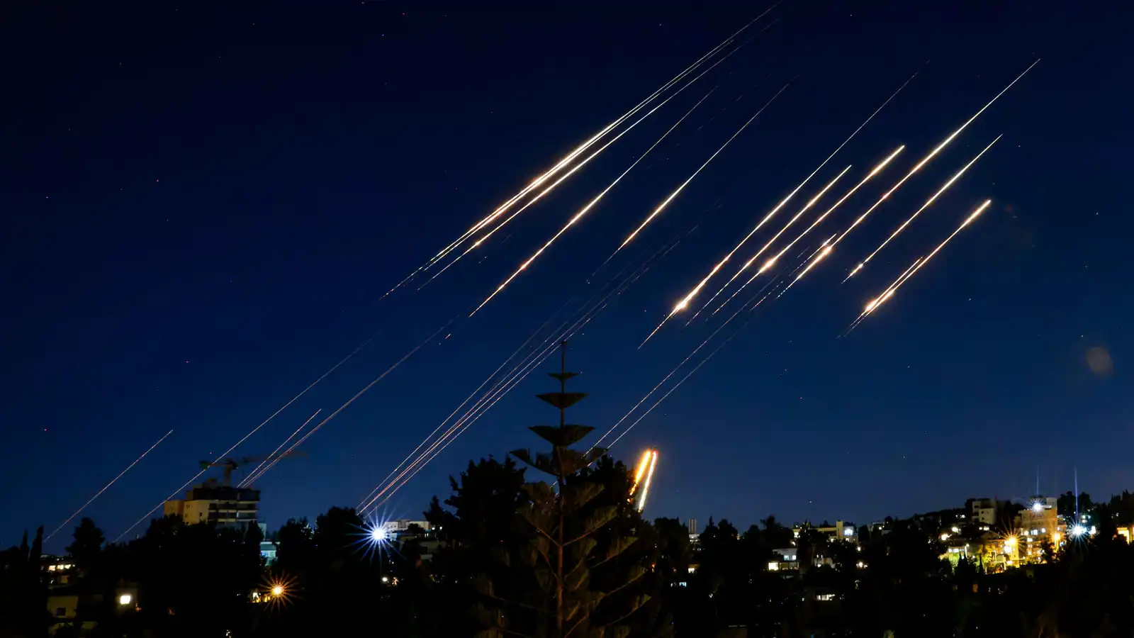 تشدد ينعكس سلباً.. توسيع المواجهة يضاعف الكلفة على إيران