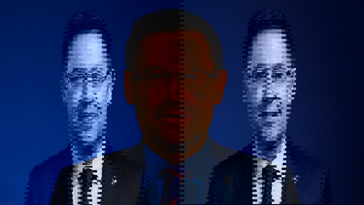 رئيس نادي برشلونة يُعين نفسه "نائبًا للرئيس"