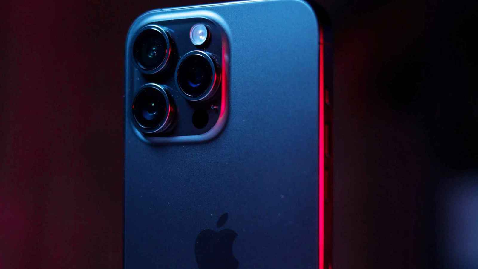 بفعل رسوم ترامب.. أسعار هواتف "آيفون" قد ترتفع إلى الضعف