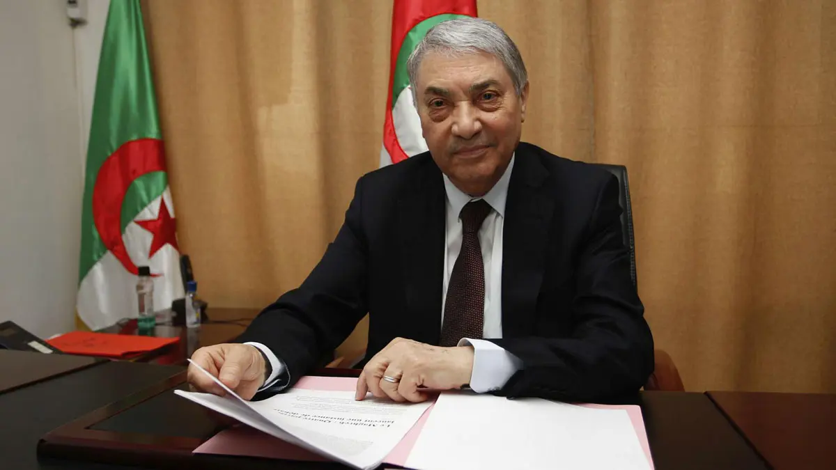 بن فليس يترشح رسميًا لرئاسة الجزائر
