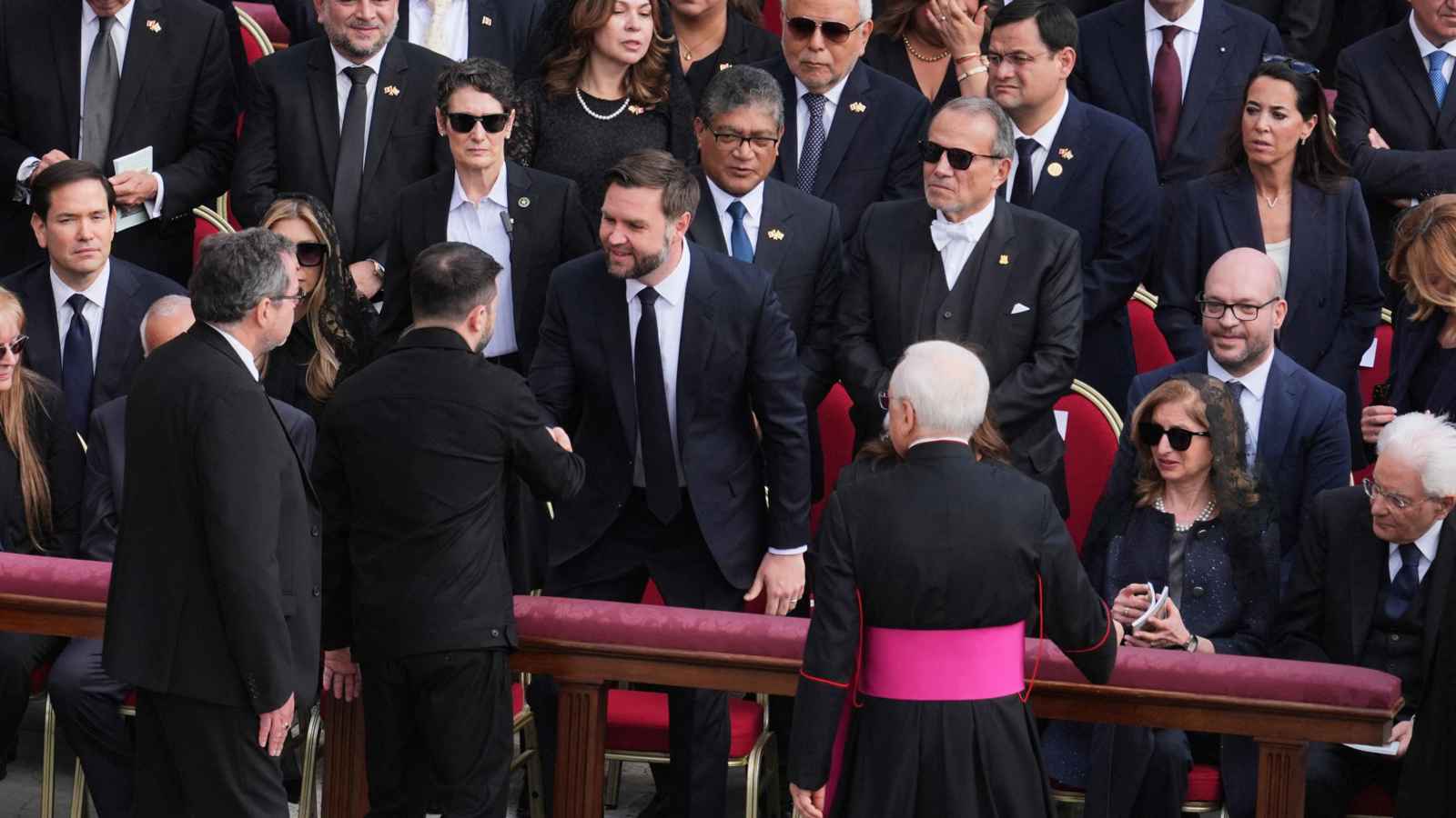 بعد "المشادة الكلامية".. دي فانس يلتقي زيلينسكي في روما