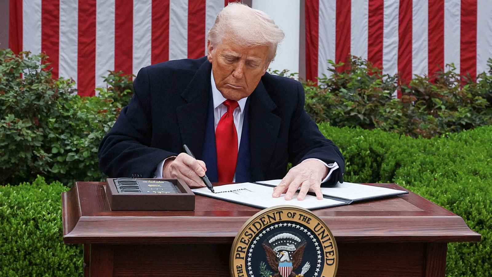 لا نريد حربا.. كيف رد الأوروبيون على إعلان ترامب "الاستقلال الاقتصادي"؟