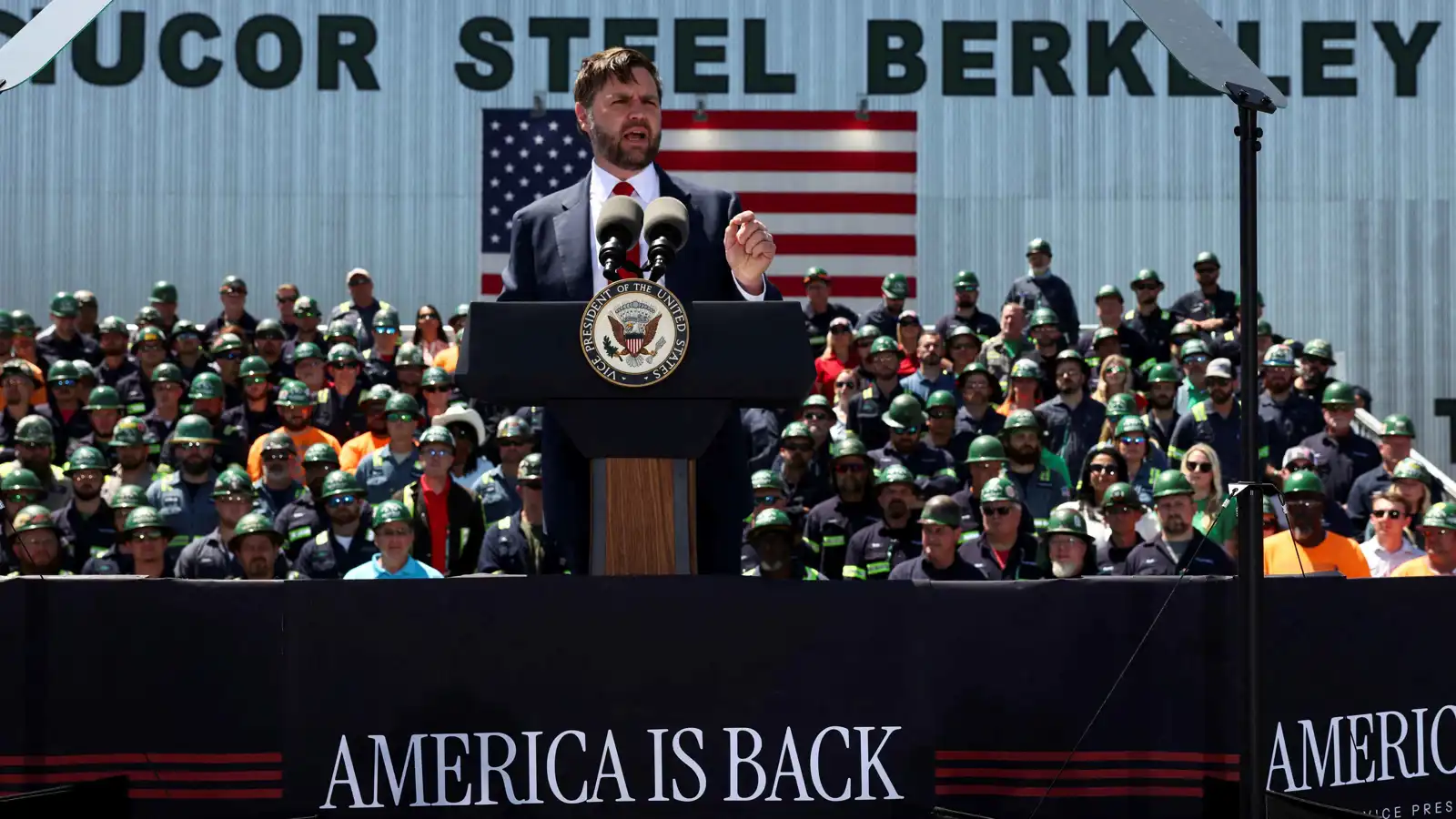 دي فانس: نُجري محادثات "معقدة" بشأن غزة وتفاؤل ترامب مبرر