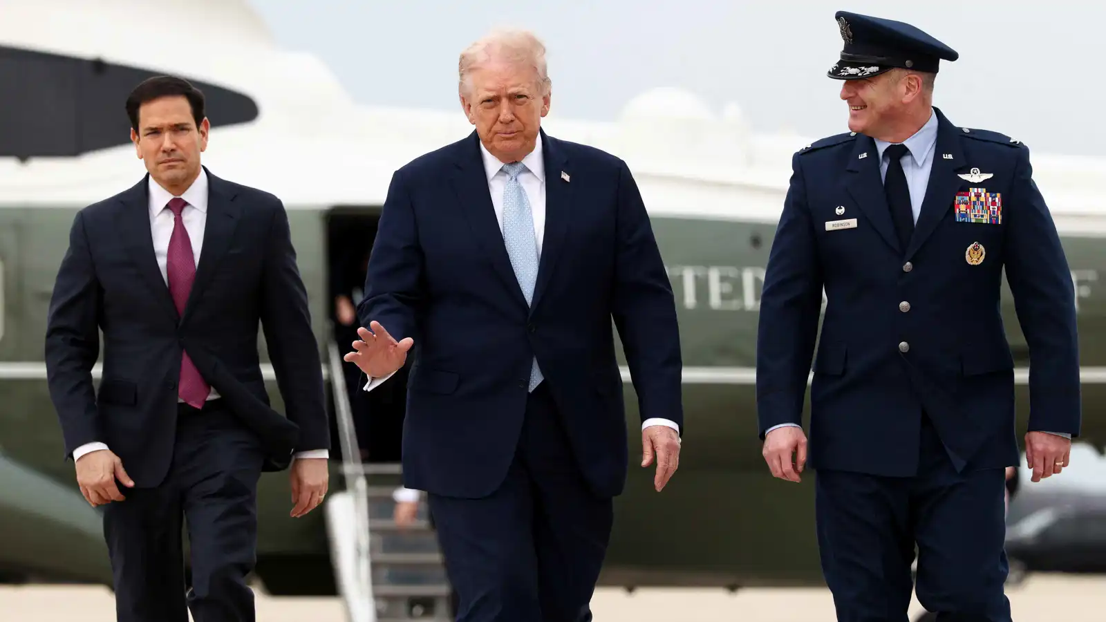 ترامب يدرس إنهاء "الجهود العسكرية الكبيرة" ضد إيران